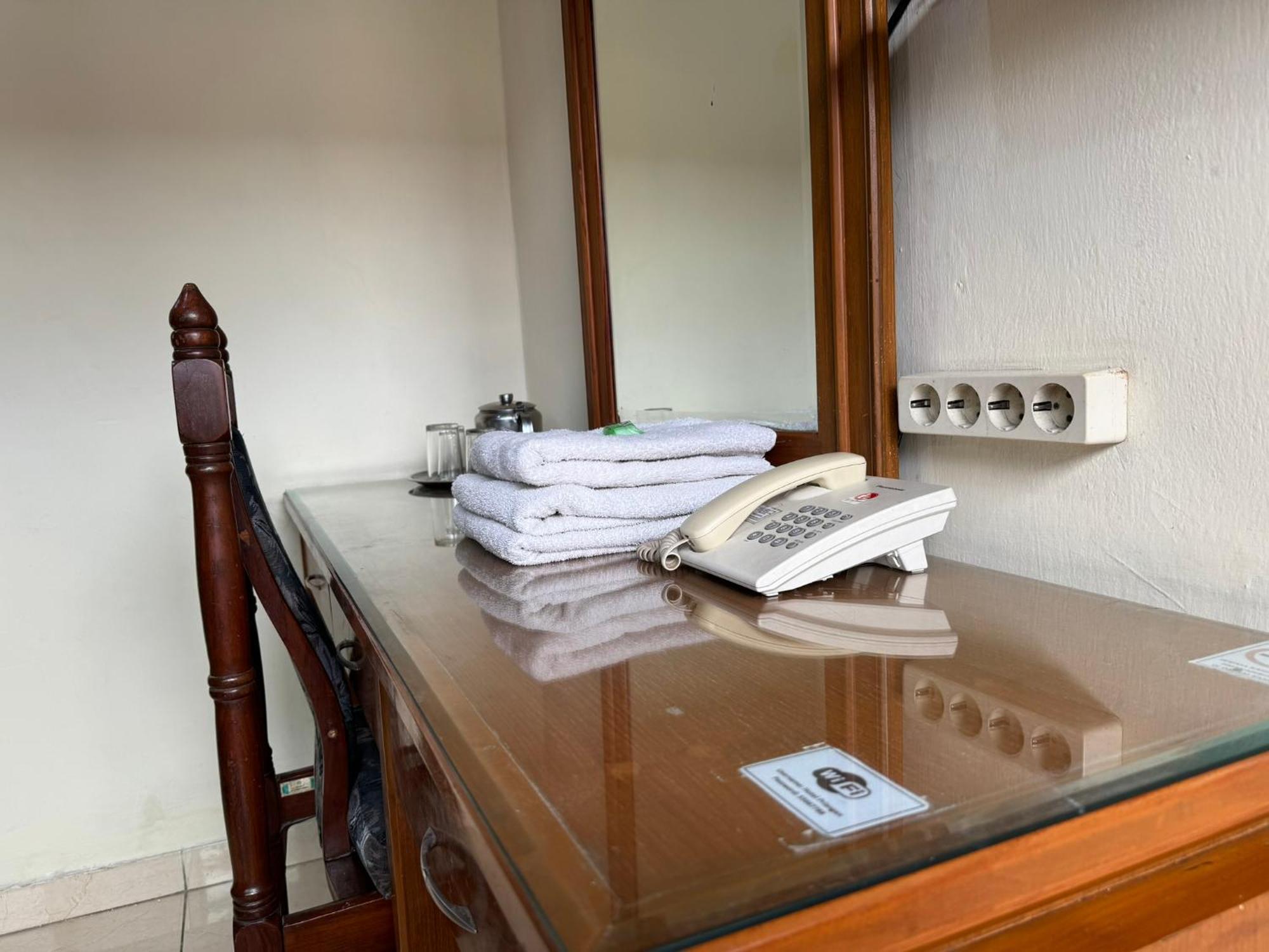 Hotel Priangan Cirebon Luaran gambar