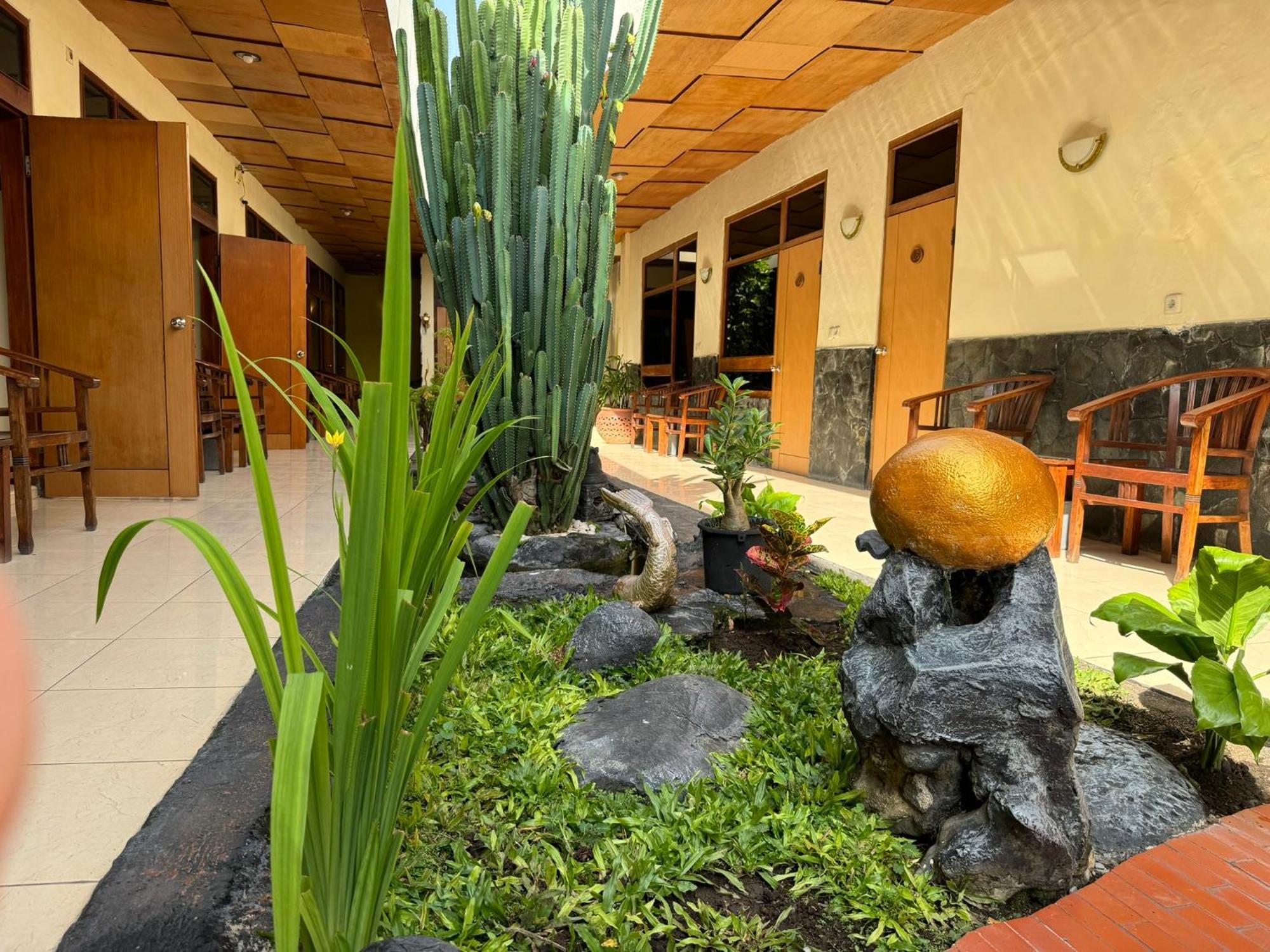 Hotel Priangan Cirebon Luaran gambar
