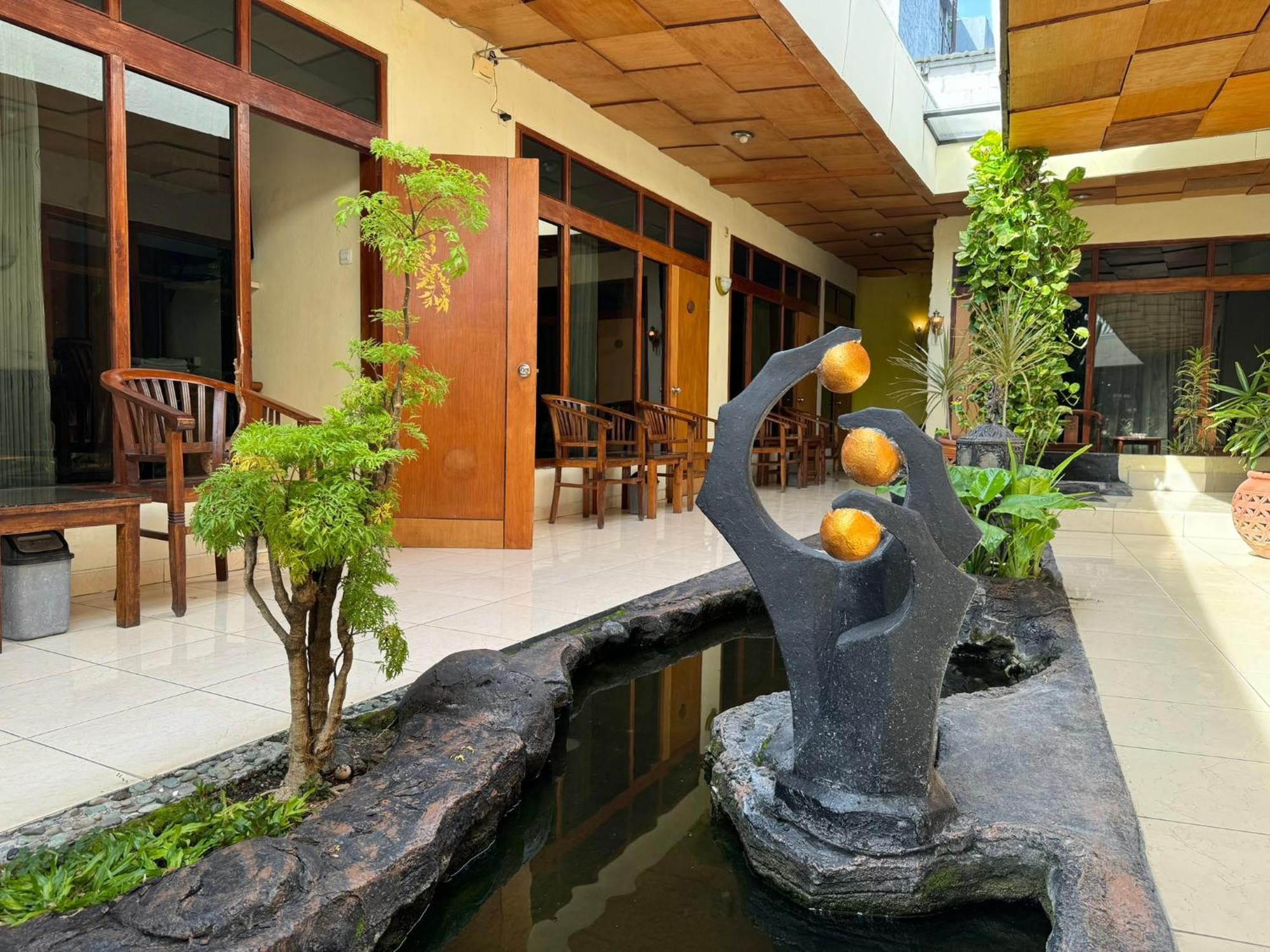 Hotel Priangan Cirebon Luaran gambar