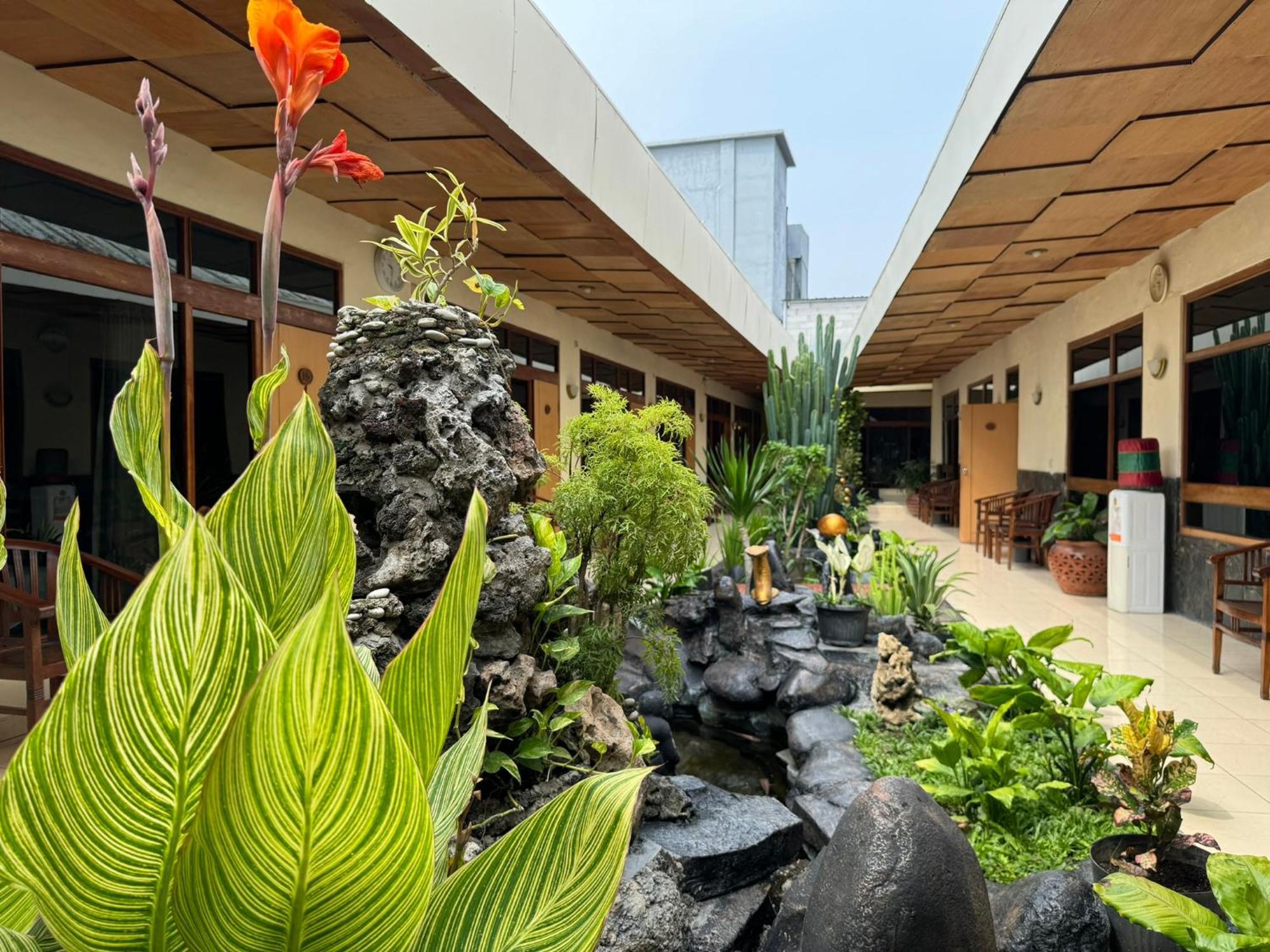 Hotel Priangan Cirebon Luaran gambar