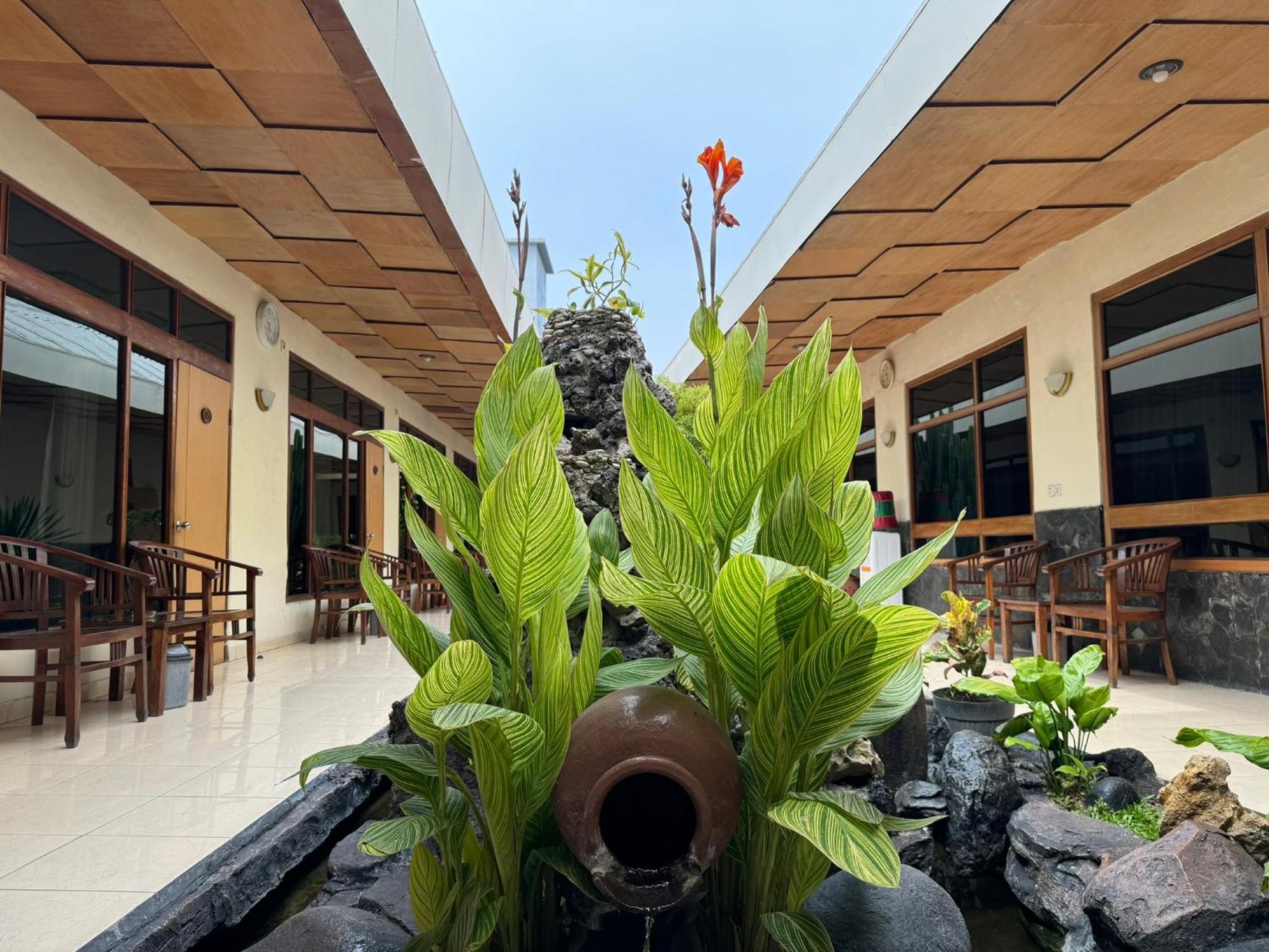 Hotel Priangan Cirebon Luaran gambar
