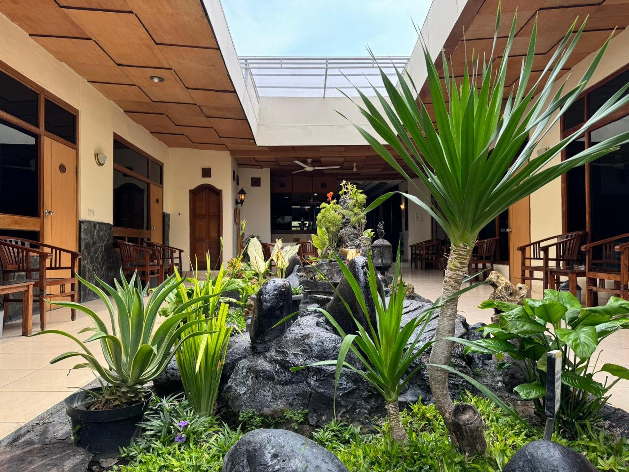 Hotel Priangan Cirebon Luaran gambar