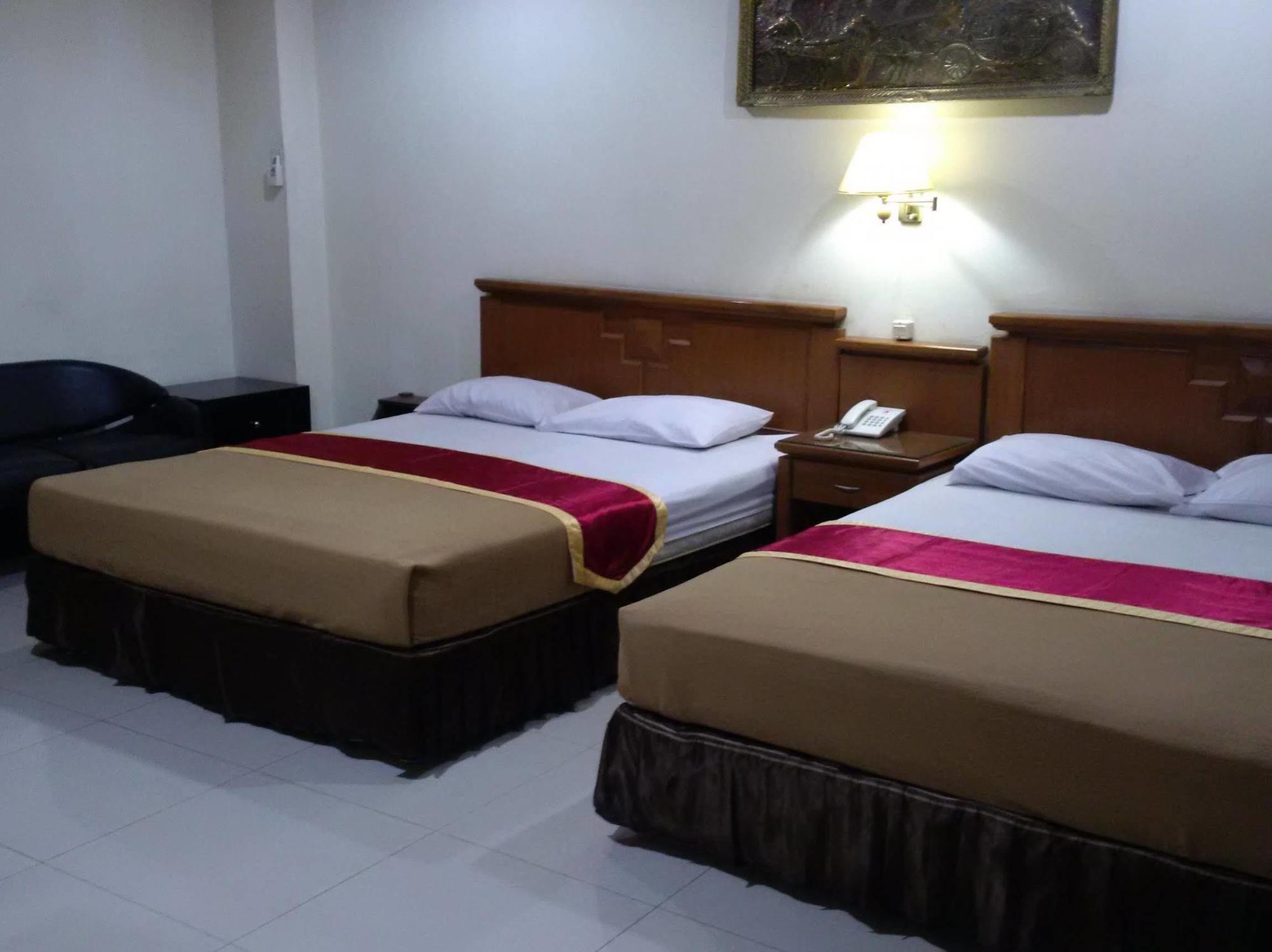 Hotel Priangan Cirebon Luaran gambar