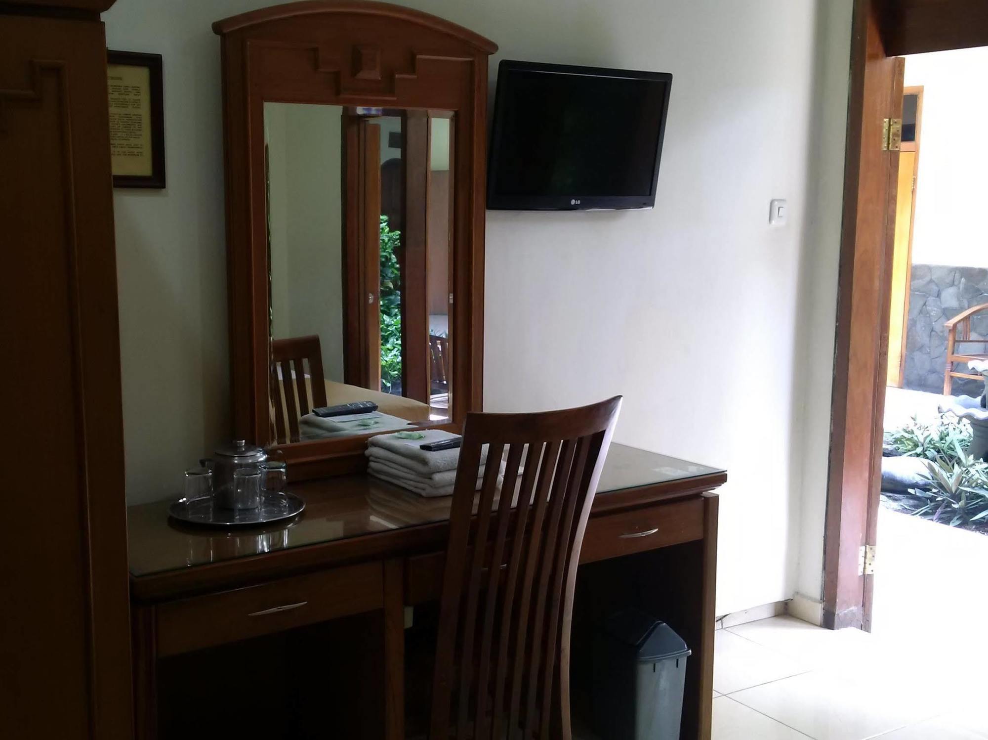 Hotel Priangan Cirebon Luaran gambar